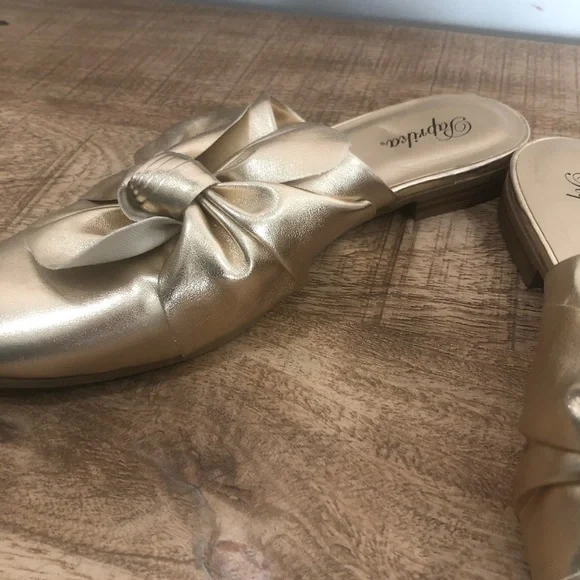 Classic Move Gold Slip On Loafers - Size 8 - Picture 12 of 14